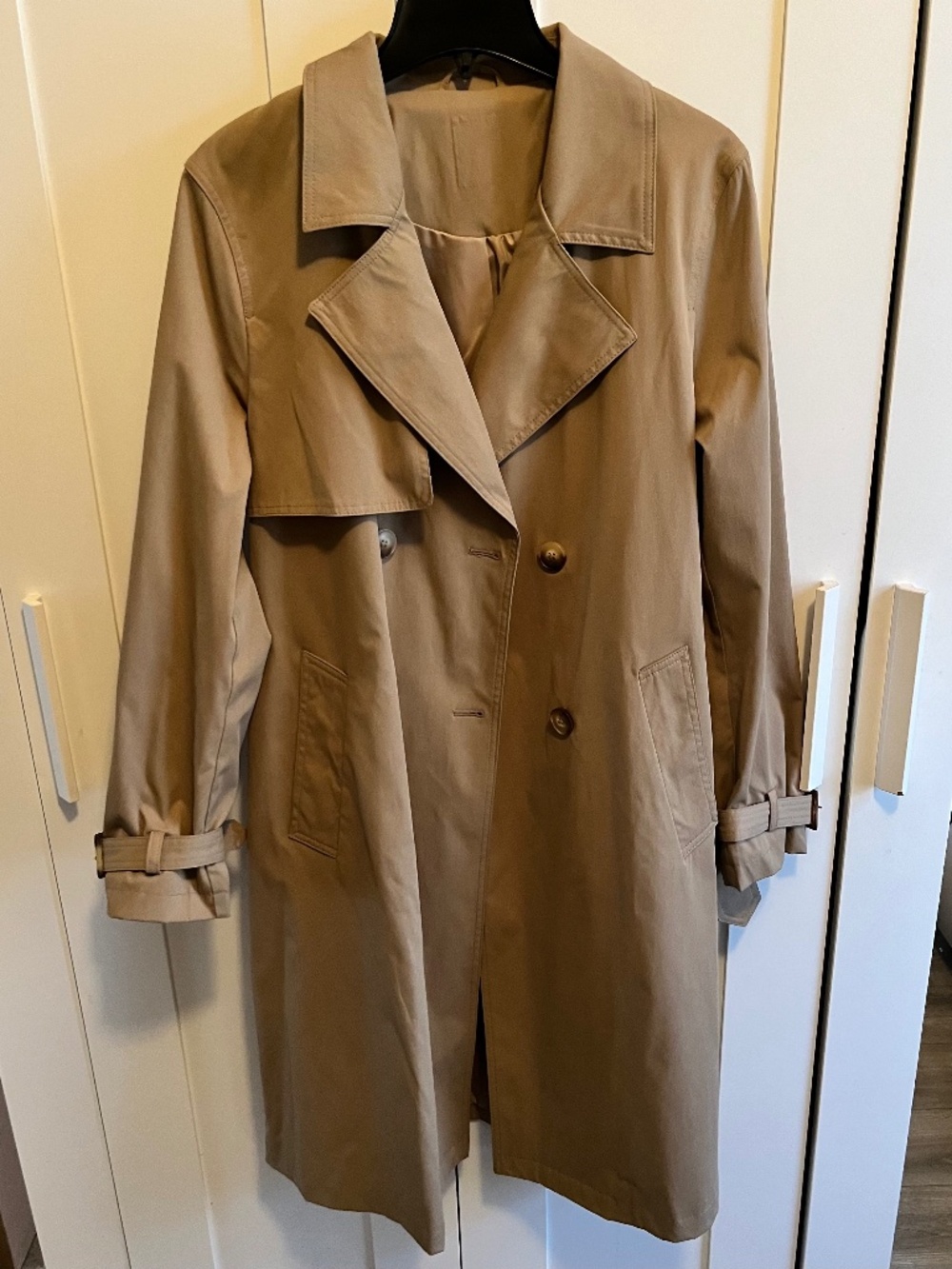tan trench coat, small